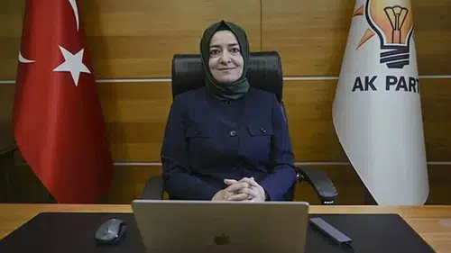 Fatma Betül Sayan Kaya Görevlerinden İstifa Etti