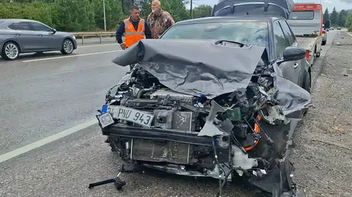 Şile Yolu’nda Otomobil Bariyerlere Çarptı: Araç Hurdaya Döndü
