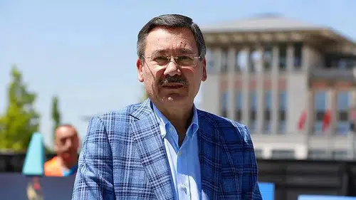 Melih Gökçek'ten Bülent Arınç'a Davutoğlu Üzerinden Sert Yanıt