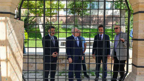 Vali Yılmaz Şimşek Kadı Burhaneddin Türbesi’ni Ziyaret Etti: "Manevi Mirasımıza Sahip Çıkacağız"