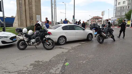 Okul Önünde Silahlı Tehdit Alarmı: Polis Ekipleri Yakaladı