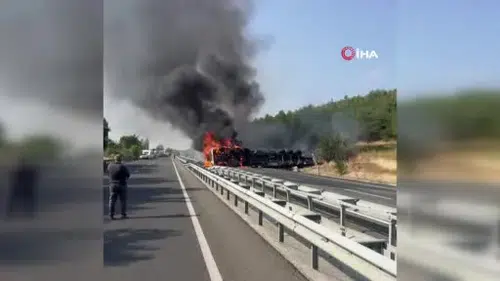Uşak’ta korkutan kaza! Devrilen tır alevlere teslim oldu