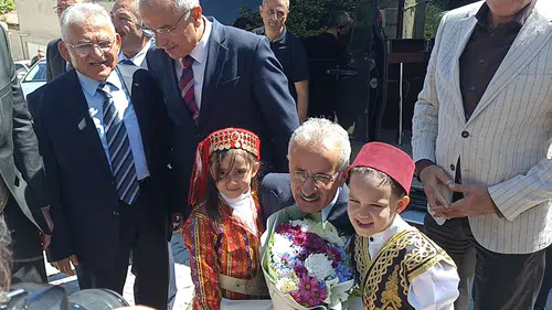 Uraloğlu Gürün’de Konuştu: “İnsanların Gönlüne Köprü Kurduk”