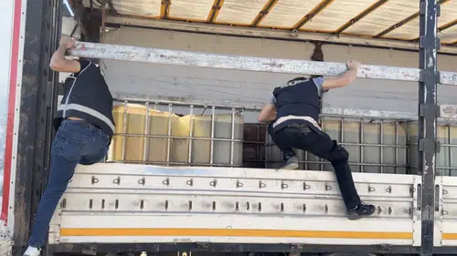 Iğdır'da Nakliye Firmasına Kaçak Akaryakıt Operasyonu! 9 Bin Litre Ele Geçirildi