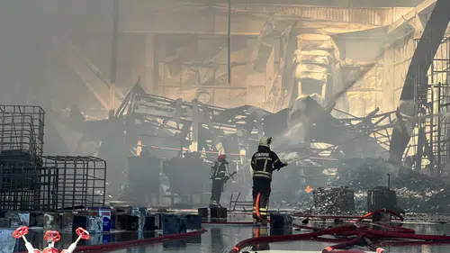 Mersin’de Fabrika Alevlere Teslim Oldu: 2 Saatte Kontrol Altında