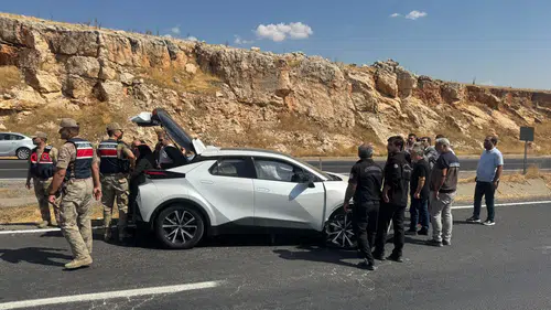 Diyarbakır’da otomobil traktöre çarptı: 4 kişi yaralandı