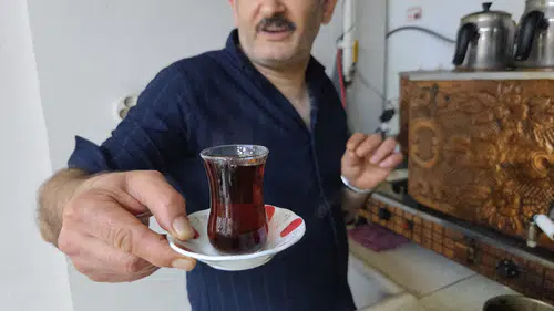 Çayın Lezzet Sırrı Ortaya Çıktı: Sıcak Su Meğer Çayı Yakıyormuş