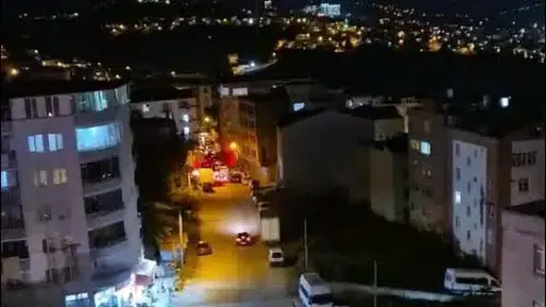 Polisleri karşısında görünce silahını başına dayadı
