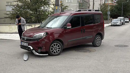 Çorum’da hafif ticari araç ile elektrikli motosiklet çarpıştı: 2 yaralı