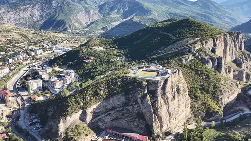 Artvin’de Uçurumun Üzerindeki Arenada Boğa Güreşi Heyecanı