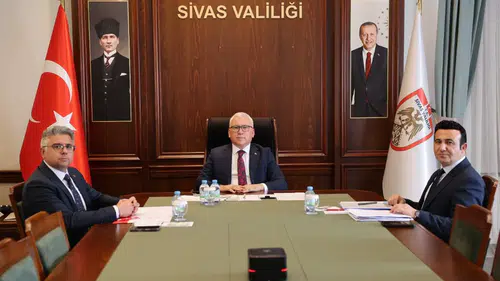Sivas Valisi Yılmaz Şimşek, Sosyal Yardımlaşma ve Dayanışma Vakıfları Toplantısına Katıldı