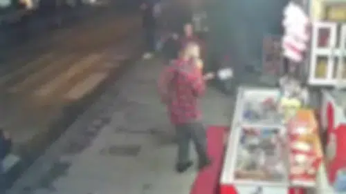Eski Komşusuyla Karşılaştı, Darp Edildi! O Anlar Kamerada