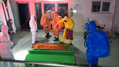 "Siyanür var, girmeyin" notu bulunan dairede ölü bulunan çiftin olayında cinayet ve intihar şüphesi
