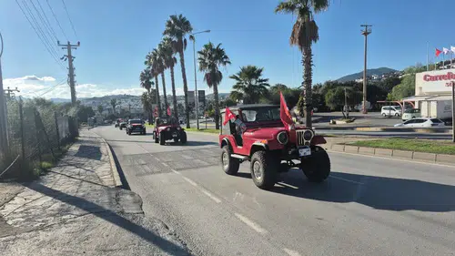 Bodrum Sokaklarında Cumhuriyet Konvoyu! Görenler Alkışladı