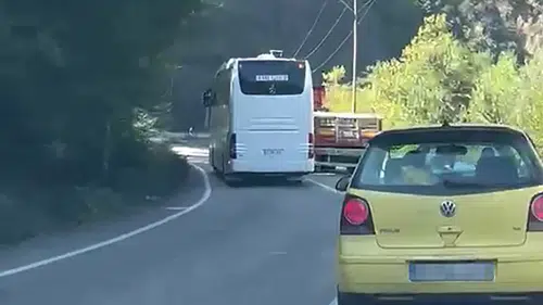 Hatalı Sollama Yapan Yolcu Otobüsü Adeta Tehlike Saçtı