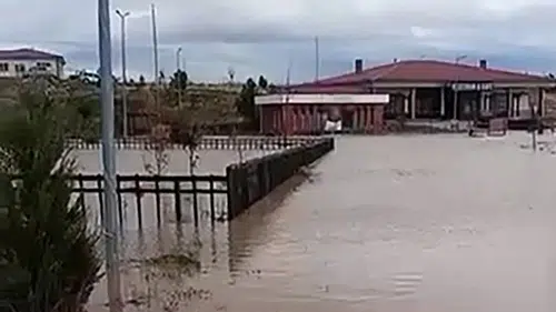 Sivas'ta Sağanak Alarmı: Köyler ve Mesire Alanı Sular Altında