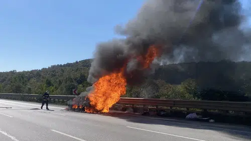 Samsun'da Seyir Halindeki Otomobil Alev Aldı! 4 Kişi Son Anda Kurtuldu