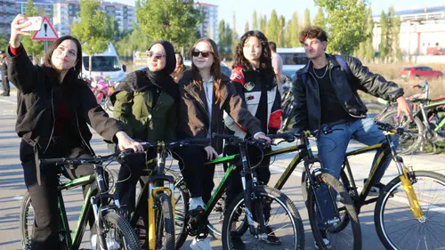 Sivas Sokaklarında Bisiklet Coşkusu! Yüzlerce Kişi Pedal Çevirdi