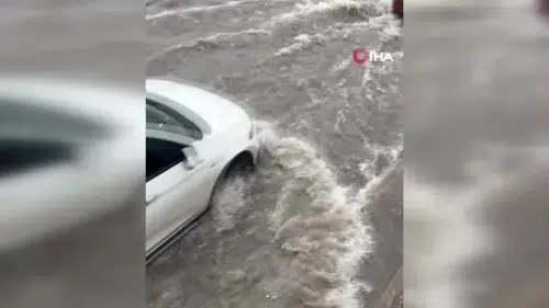 Diyarbakır'da Sağanak Hayatı Felç Etti! Alt Geçitler Suyla Doldu