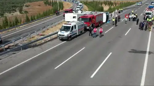 Manisa'da Otoyolda Can Pazarı! 11 Kişi Hayatını Kaybetti