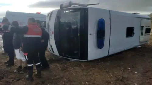 Sivas'ta Cezaevi Nakil Aracı Devrildi