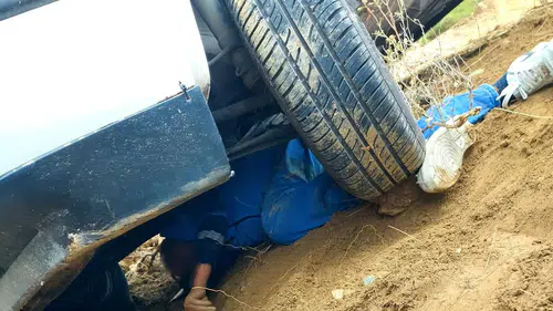 Denizli'de Kayan Aracını Durdurmak İsterken Canından Oluyordu
