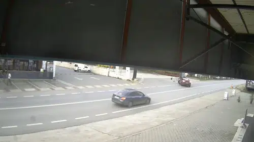 Otomobil Dönüş Yaparken Motosikletle Çarpıştı! O Anlar Kamerada