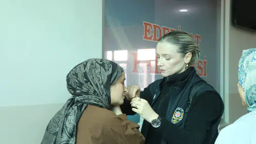 Sivas'ta KPSS Ortaöğretim Sınavında Küpe ve Kimlik Sorunu