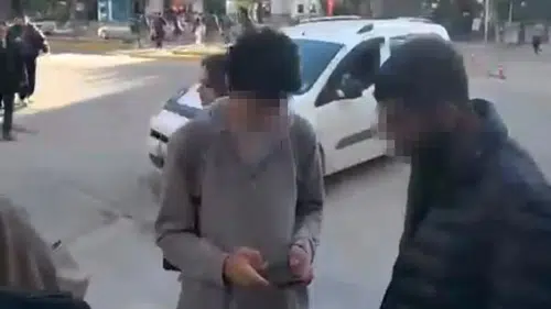 Öğrenciye Zorla Tespih Satmaya Çalışan Şüpheli Yakalandı