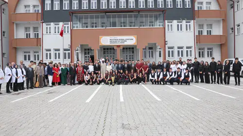 Sivas’ta Şampiyon Öğrencilerden Folklor Gösterisi! Okulda Neler Yaşandı?