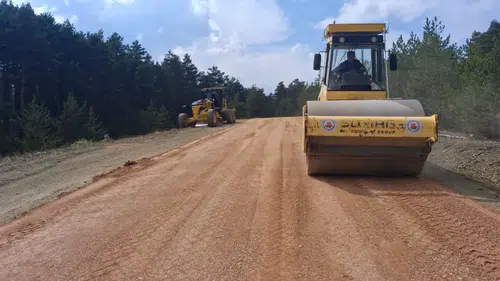 Koyulhisar’da Heyelan Hasarı Giderildi, 6 Kilometrelik Asfalt Temel Çalışması Tamamlandı