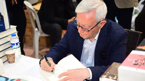 Sivaslı Yazar Beşir Ayvazoğlu Malatya Kitap Fuarı'na Damga Vurdu