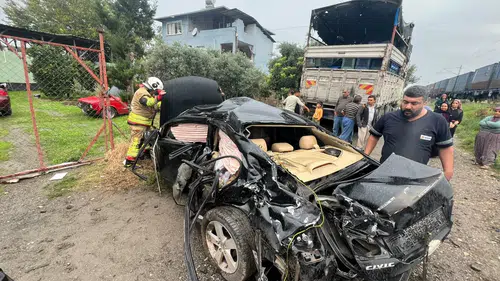 Dörtyol'da Tren ve Otomobil Kazası: İtfaiye Yaralıları Kurtardı