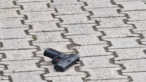 Korku Dolu Dakikalar: AVM'de Kendi Silahıyla Vuruldu!