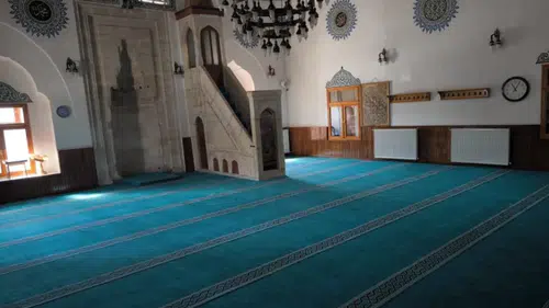 Sivas’ta Kale Camii’nin Halıları Yenilendi
