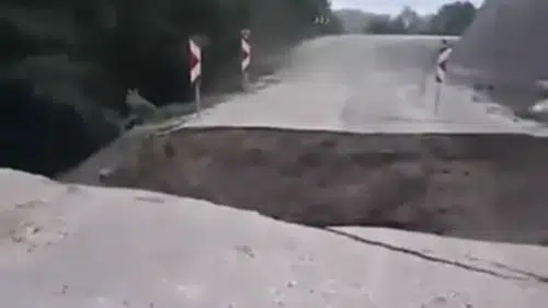 Şiddetli Yağış Sonrası Çöken Yol Köylüleri İsyan Ettirdi