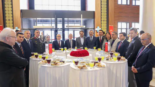 Sivas’ta Protokol ve Vatandaşlar Bayramlaşma Programında Bir Araya Geldi
