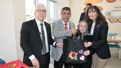 Yılmaz Şimşek Çiçeklerle Annelerin Gününü Kutladı