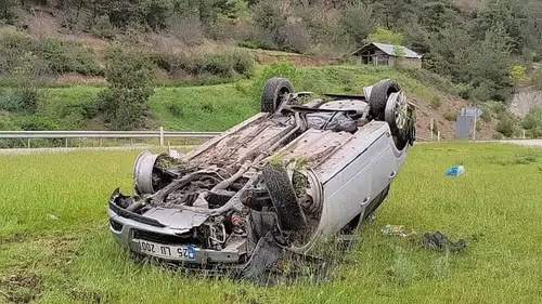 Lastiği Patlayan Araç Savruldu: 5 Kişi Yaralandı!