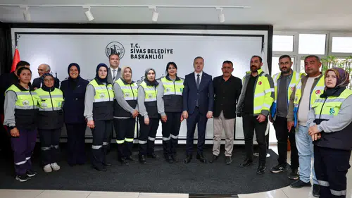Bayram Öncesi Adem Uzun Belediye Personeliyle Bayramlaştı