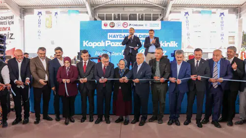 İmranlı’da Kapalı Pazar Yeri ve Etkinlik Alanı Hizmete Açıldı