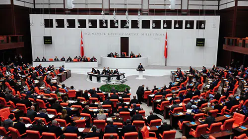Fahiş site aidatlarına yönelik düzenlemeleri içeren teklifin 6 maddesi kabul edildi