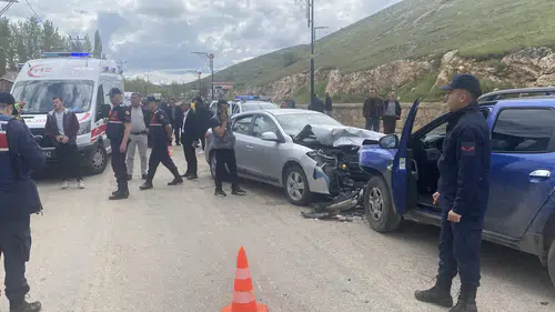 Sivas’ta Trafik Kazası: Yaralılar Hastaneye Kaldırıldı