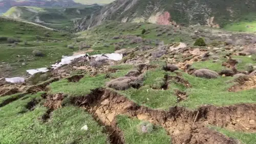 Zara'da Heyelan Endişesi: Dipsizgöl Köyü Yakınlarında Toprak Kayması Meydana Geldi