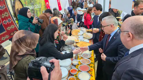 Hafik, Türk Mutfağı Haftası Etkinliklerinde Yöresel Lezzetleriyle Yerini Aldı