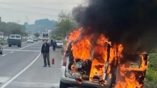 İnegöl’de seyir halinde korku dolu anlar! Araç bir anda alev aldı
