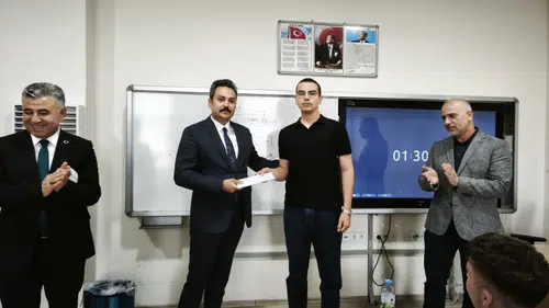 Şarkışla Kaymakamı Zekeriya Murat Şahan’dan YKS Kurslarına Ziyaret