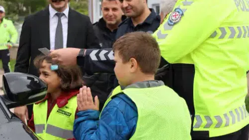 Koyulhisar’da Miniklerden Trafik Bilinci Uygulaması