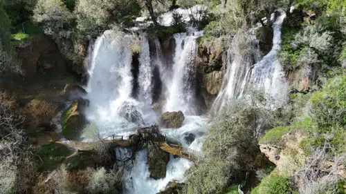 Sızır Şelalesi Baharla Coştu, Ahşap Köprü Suyun Şiddetine Dayanamadı
