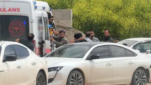 İnşaat İşçilerinin Sopalı Kavgasında Ambulansa Saldırı Girişimi